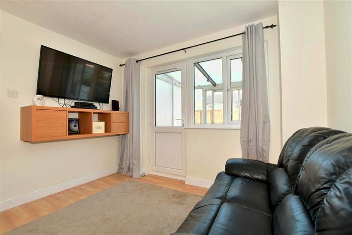 1 Bedroom End Of Terrace House For Sale In Lakemead, Ashford, Kent, TN23