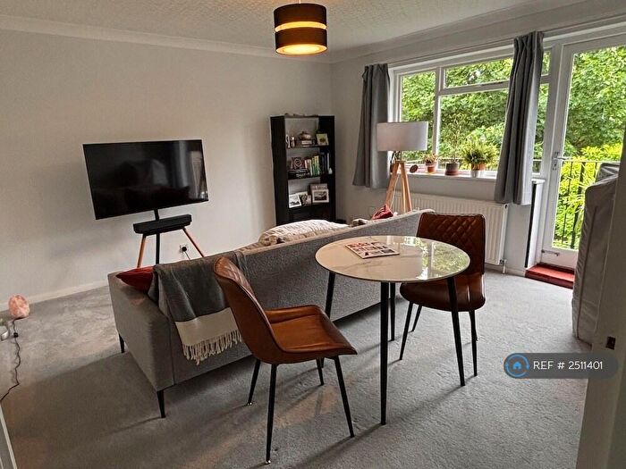 1 Bedroom Flat To Rent In Redwood Court, Surbiton, KT6