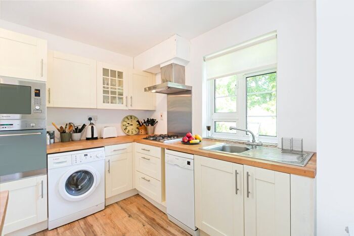 3 Bedroom Flat To Rent In Kelfield Gardens, London, W10
