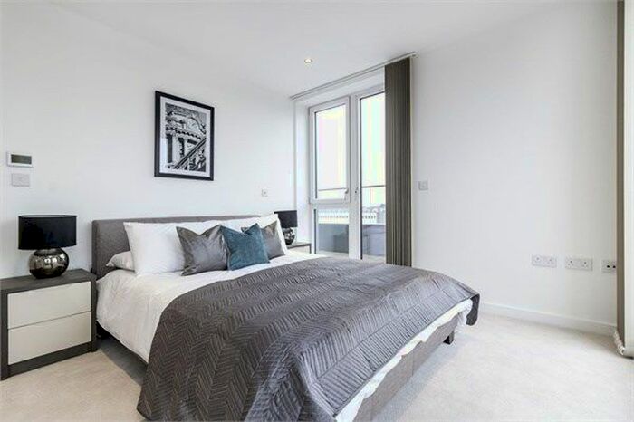 2 Bedroom Flat To Rent In Glenbrook, - Glenthorne Road, London, W6