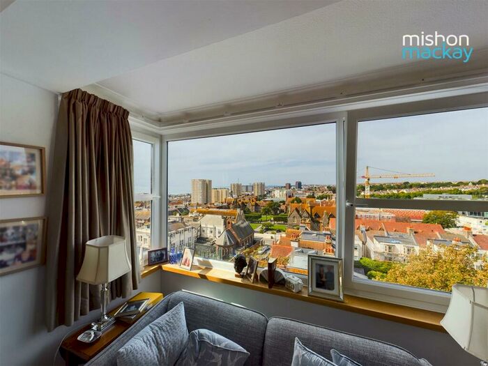 2 Bedroom Flat To Rent In Belle Vue Gardens, Brighton, BN2