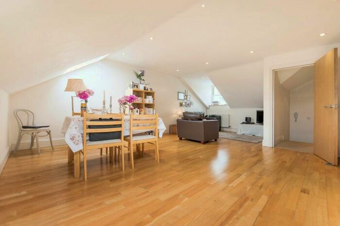 1 Bedroom Flat To Rent In Hambalt Road, London, SW4