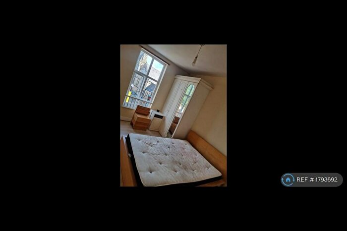 2 Bedroom Flat To Rent In Stockport Road, Manchester, M19