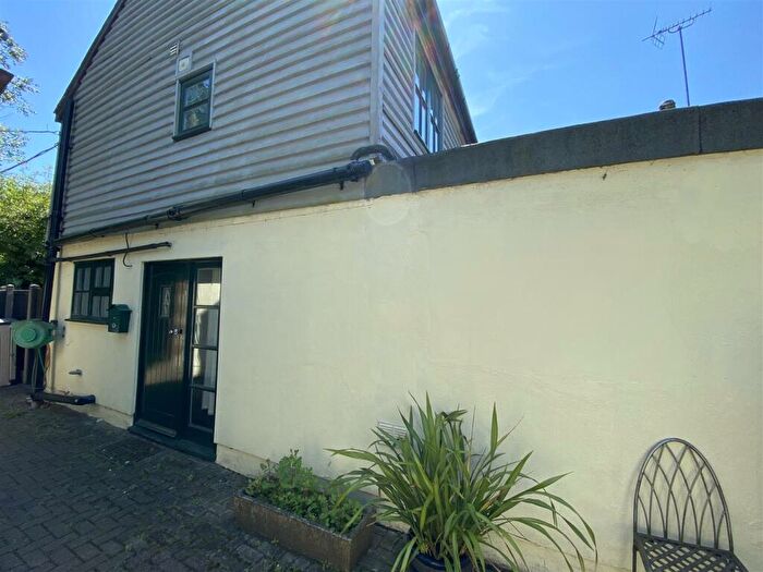 1 Bedroom Barn Conversion To Rent In Speedgate Hill, Fawkham, DA3