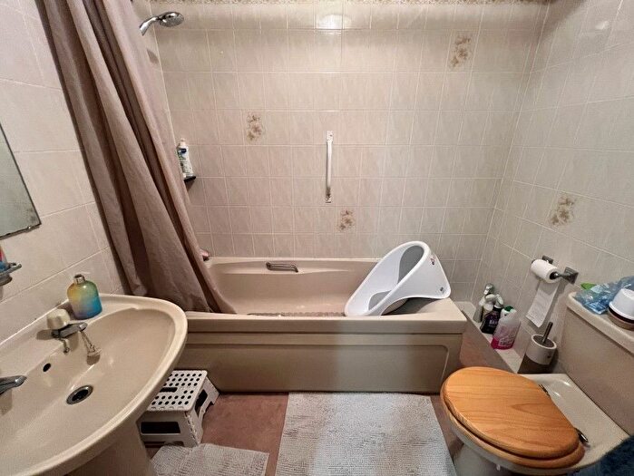 2 Bedroom Flat For Sale In Flat, Grosvenor Court, Grosvenor Road, Paignton, Devon, TQ4
