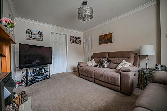 2 Bedroom Property For Sale In Crackley Meadow, Hemel Hempstead, HP2