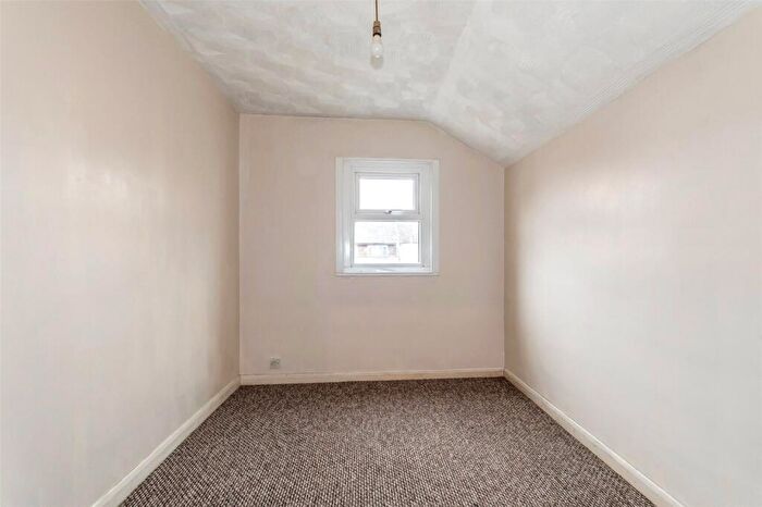 3 Bedroom Terraced House For Sale In Brandon Street, Gravesend, DA11