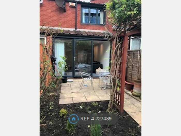 2 Bedroom Terraced House To Rent In Brinton Walk, London, SE1
