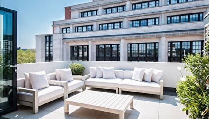 3 Bedroom Flat To Rent In Young Street, W8