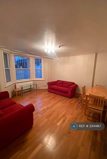 1 Bedroom Flat To Rent In Rossiter Road, London, SW12