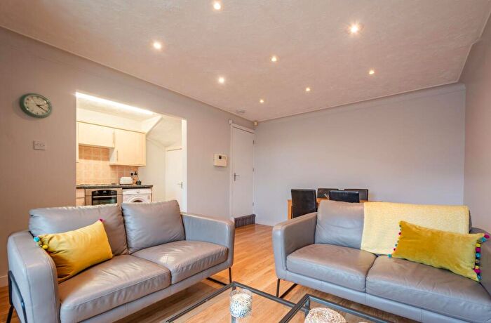 3 Bedroom House To Rent In Hessle Avenue, Leeds, LS6