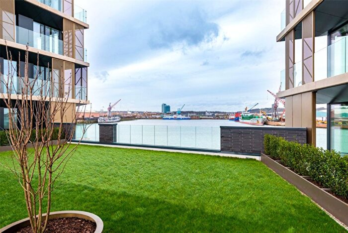 3 Bedroom Flat To Rent In South House, Gillingham, ME4