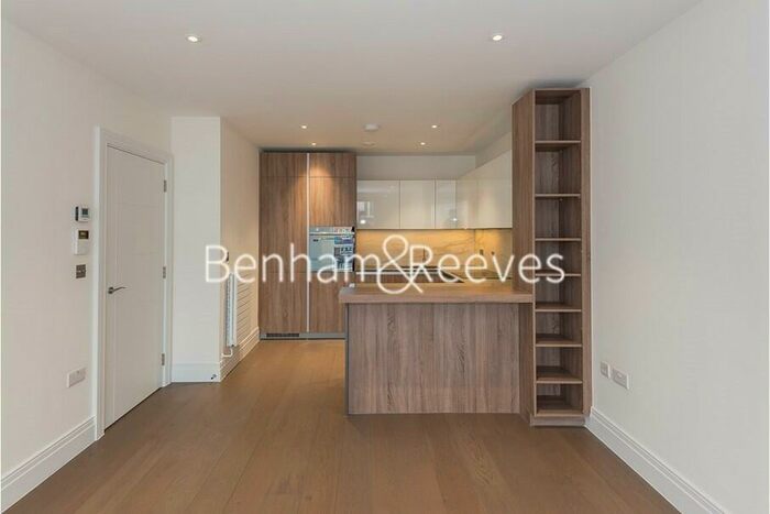 2 Bedroom Apartment To Rent In Queenshurst Square, Kingston Upon Thames, KT2