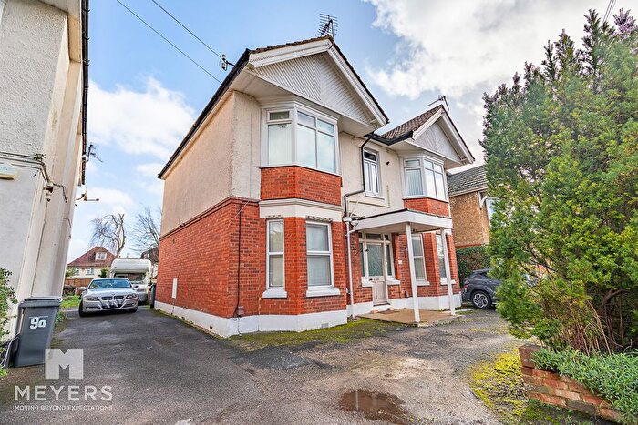 2 Bedroom Flat For Sale In Gff, Bournemouth, BH8