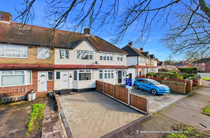 3 Bedroom House For Sale In St. Anns Road, Chertsey, Surrey, KT16