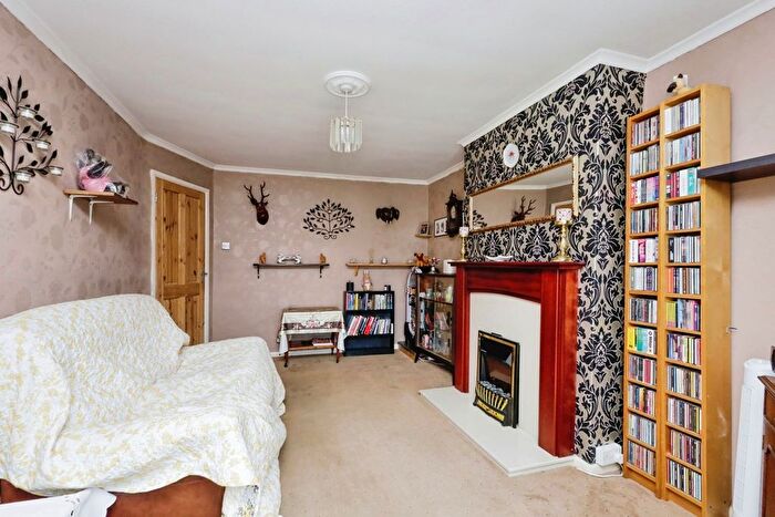 2 Bedroom Detached Bungalow For Sale In Oakleaf Drive, Polegate, BN26