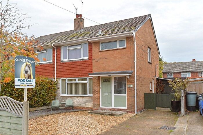 3 Bedroom Semi Detached House For Sale In Longfield Road, Emsworth, Hampshire, PO10