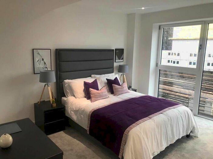 2 Bedroom Flat To Rent In Brent House, London, SW8