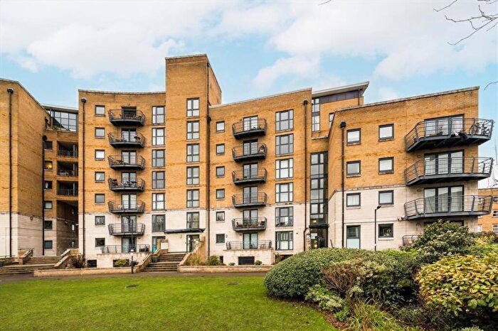 2 Bedroom Flat To Rent In Greenfell Mansions, Deptford, SE8