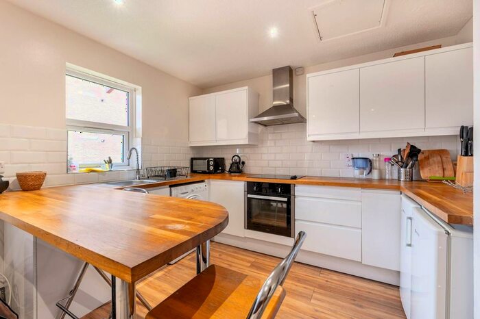 Studio For Sale In Bramley Road, North Kensington, London, W10