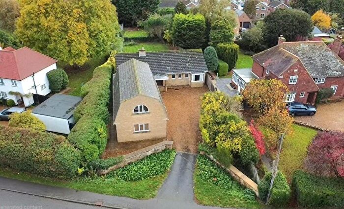 4 Bedroom Detached House For Sale In Doddington Road, Earls Barton, Northamptonshire, NN6