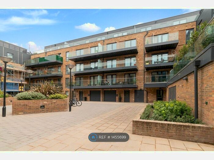 1 Bedroom Flat To Rent In Lion Court, Isleworth, TW7