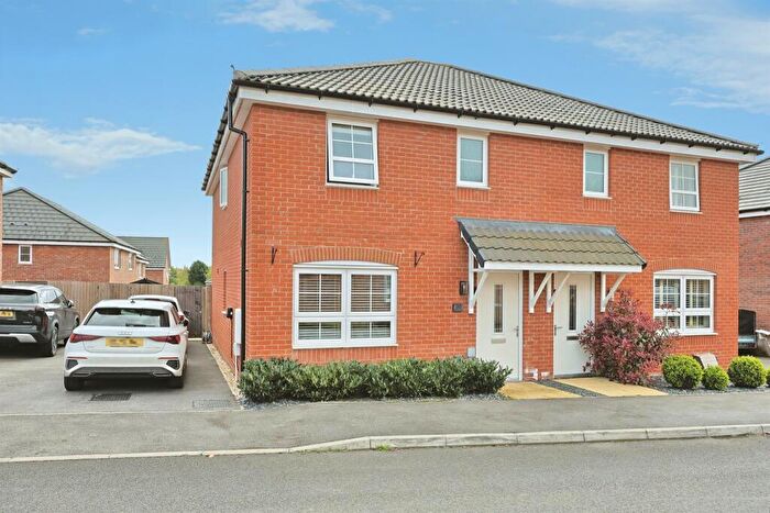 3 Bedroom Semi Detached House For Sale In Vesta Close, Swaffham, PE37