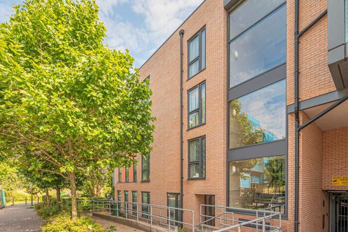 2 Bedroom Flat To Rent In Plamer Court, Edgware, London, NW9