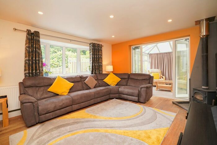 2 Bedroom Detached Bungalow To Rent In Abbeydale Road, Sheffield, S7