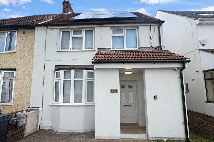 Studio To Rent In Stuart Crescent, Hayes, UB3
