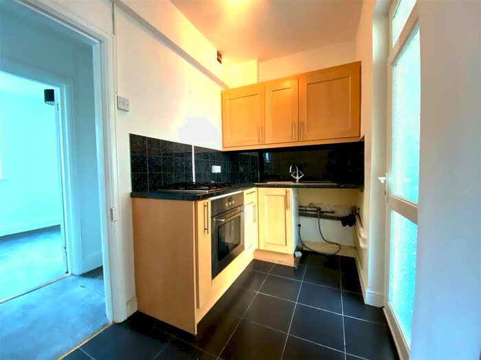 2 Bedroom Flat To Rent In Newcomen Road, Portsmouth, PO2