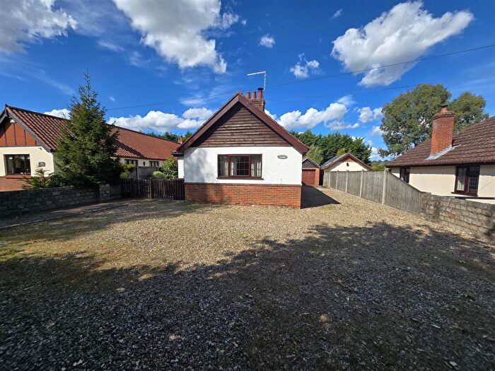 2 Bedroom Detached Bungalow For Sale In Beccles Road, St. Olaves, NR31