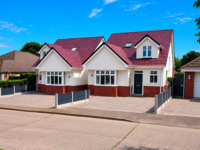 4 Bedroom Detached House For Sale In Selbourne Road, Hockley, SS5