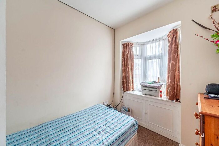4 Bedroom Flat To Rent In Eskdale Avenue, Northolt, UB5