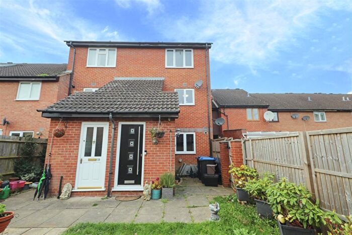 3 Bedroom Maisonette For Sale In Campion Close, Denham, UB9