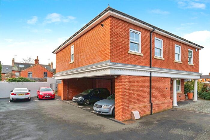 2 Bedroom Apartment To Rent In Wokingham Road, Reading, Berkshire, RG6
