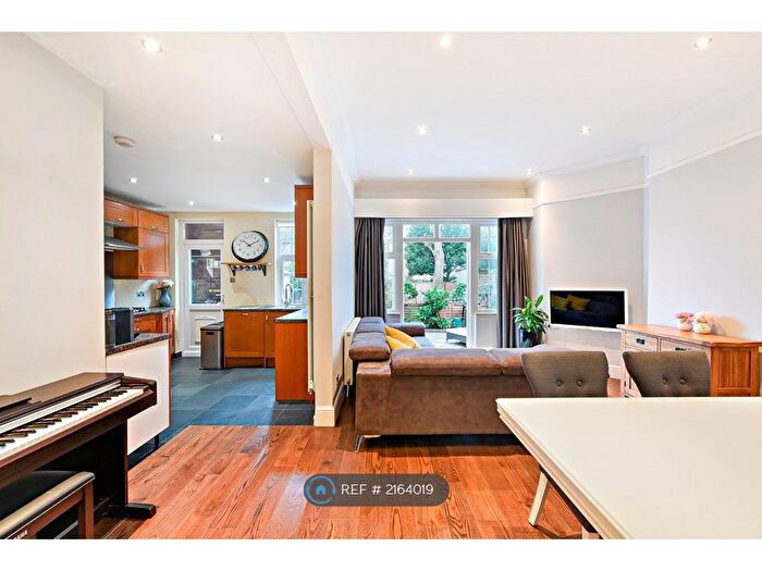 3 Bedroom Maisonette To Rent In Woodgrange Avenue, London, W5