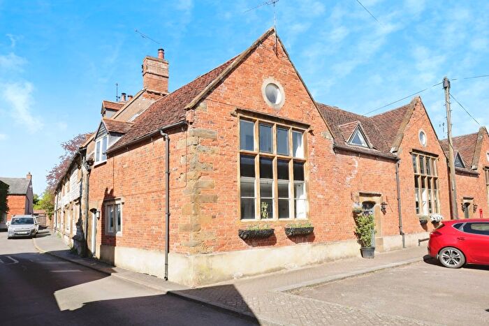 2 Bedroom End Of Terrace House For Sale In Southam Street, Kineton, Warwick, Warwickshire, CV35