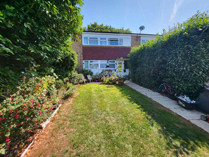 3 Bedroom Terraced House For Sale In Ross Way Slip End, LU1