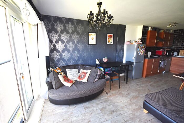 1 Bedroom Flat For Sale In Medici Close, Goodmayes, Ilford, IG3