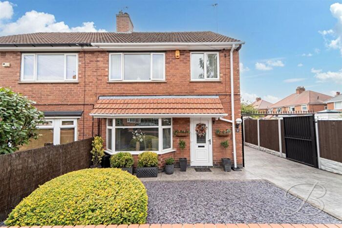 3 Bedroom Semi-Detached House For Sale In Highcliffe Avenue, Shirebrook, Mansfield, NG20