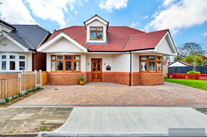 3 Bedroom Detached House For Sale In Netherpark Drive, Gidea Park, RM2