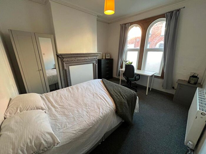 5 Bedroom Terraced House To Rent In Portland Street - Bed, LN5