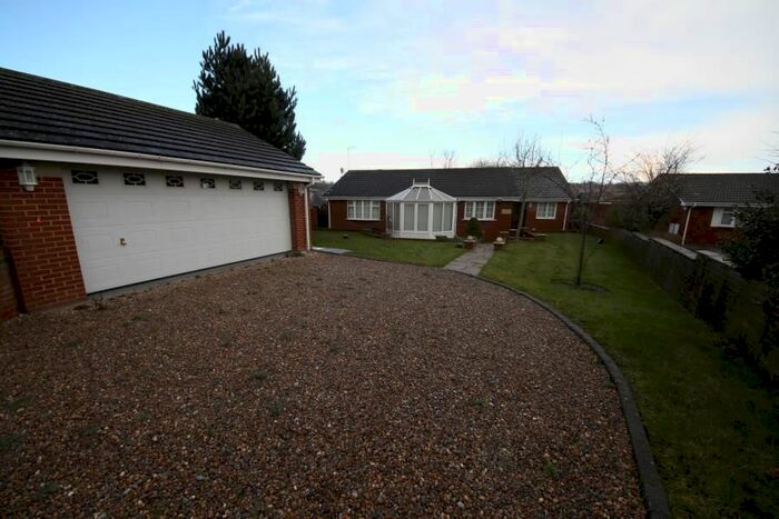4 Bedroom Bungalow To Rent In Butt Row, Farnsley, Leeds, LS12