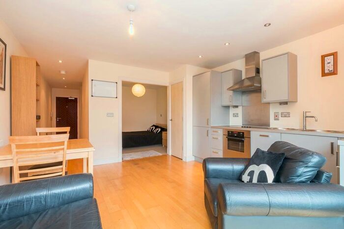 Apartment To Rent In Temple House, Temple Street, B2