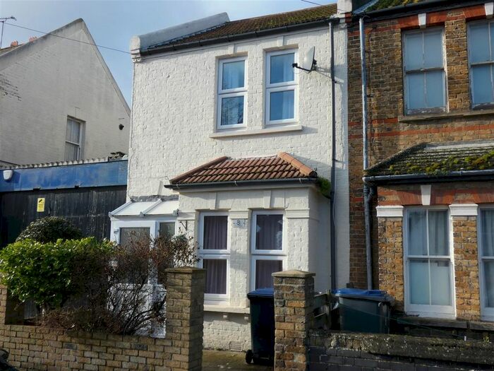 2 Bedroom Property To Rent In Stanley Road, Herne Bay, CT6