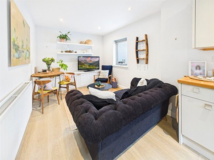 2 Bedroom Flat To Rent In Norwood Close, Twickenham, TW2