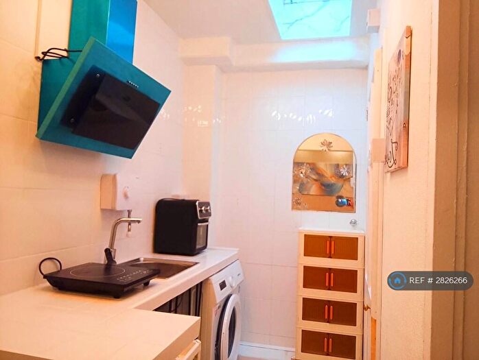 Studio To Rent In Lower Strand, London, NW9