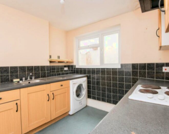 3 Bedroom House To Rent In Chute Street, Exeter, EX1