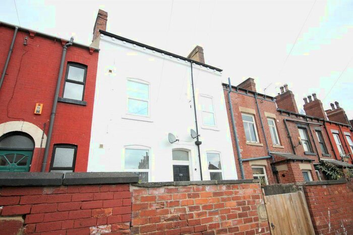 2 Bedroom Apartment To Rent In Conference Road, Armley, Leeds, LS12